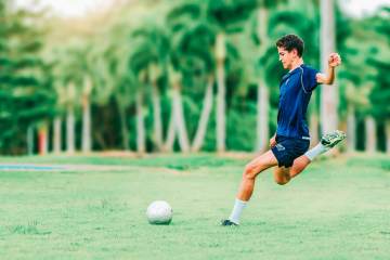朱莉·布兰德第86分钟绝杀，里昂女足4比3晋级欧冠决赛（配图示意）